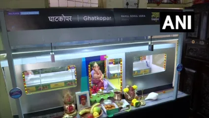 Metro Train Theme Ganesh Pandal, Ghatkopar