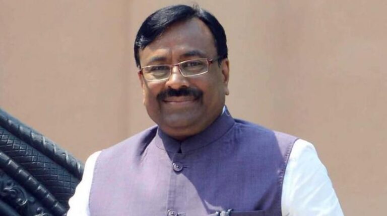 Cabinet minister Sudhir Mungantiwar is contesting from Chandrapur seat.